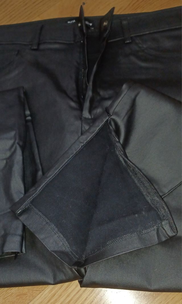 Pantalones efecto encerado