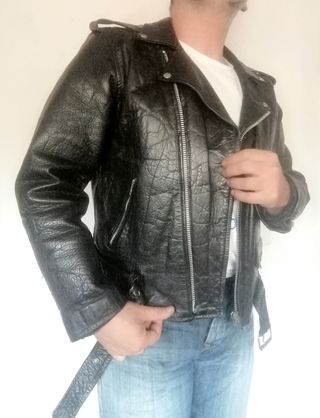 Chupa de cuero auténtico heavy rock. Medidas indic