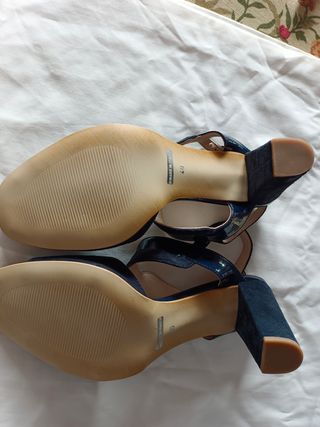 Sandalias de piel sin estrenar