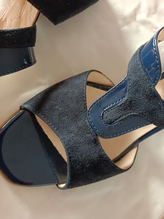 Sandalias de piel sin estrenar