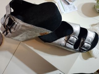 Sandalia plateada de plataforma