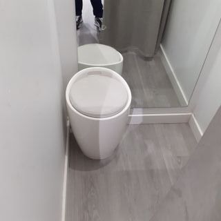 Pareja de taburetes blancos lacados