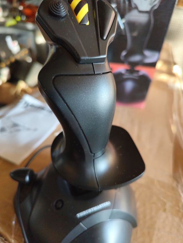Thrustmaster - USB Joystick - simulacion de combat