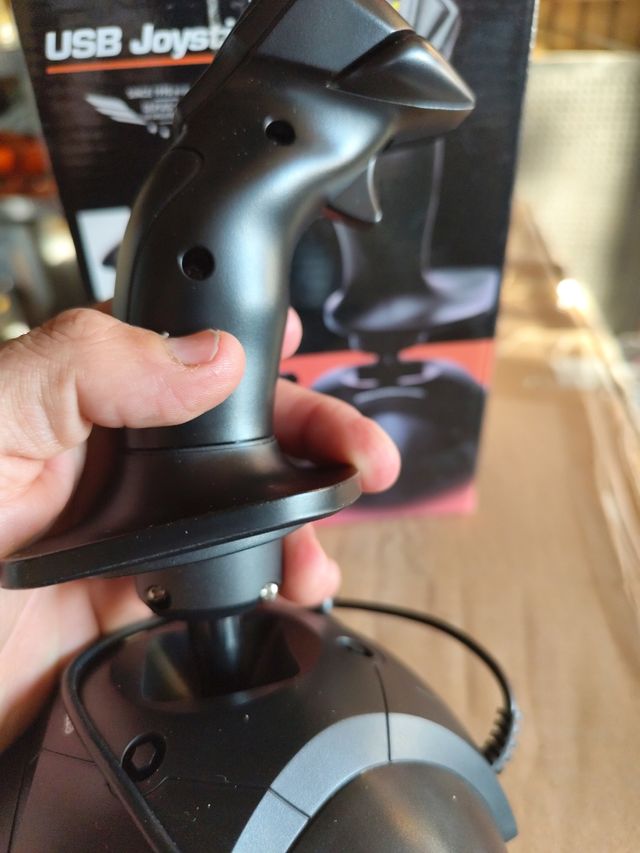 Thrustmaster - USB Joystick - simulacion de combat