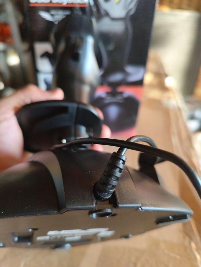 Thrustmaster - USB Joystick - simulacion de combat