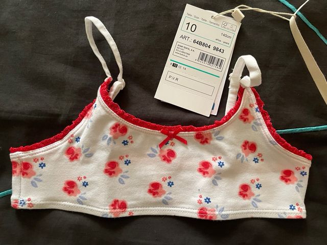 SIN ESTRENAR. Top/sujetador niña talla 10