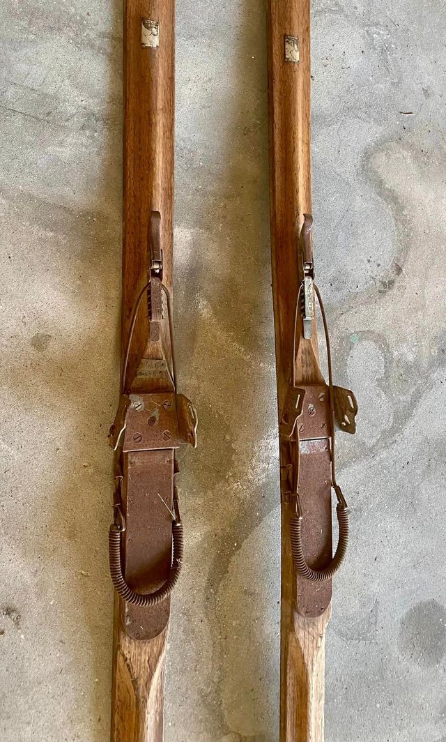 SKIS VINTAGE DE MADERA.