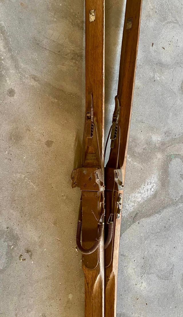 SKIS VINTAGE DE MADERA.