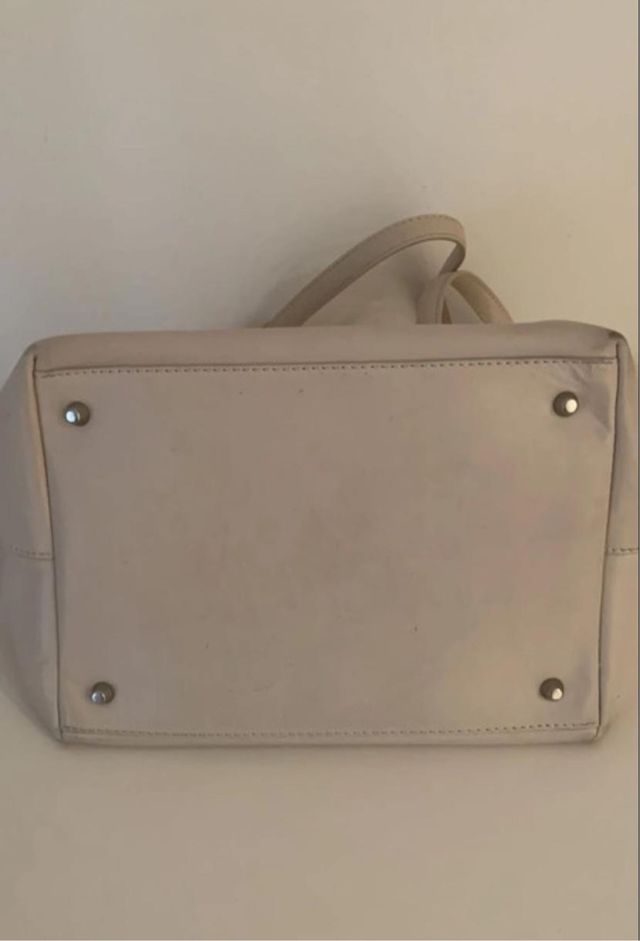 Bolso de piel. PERTEGAZ