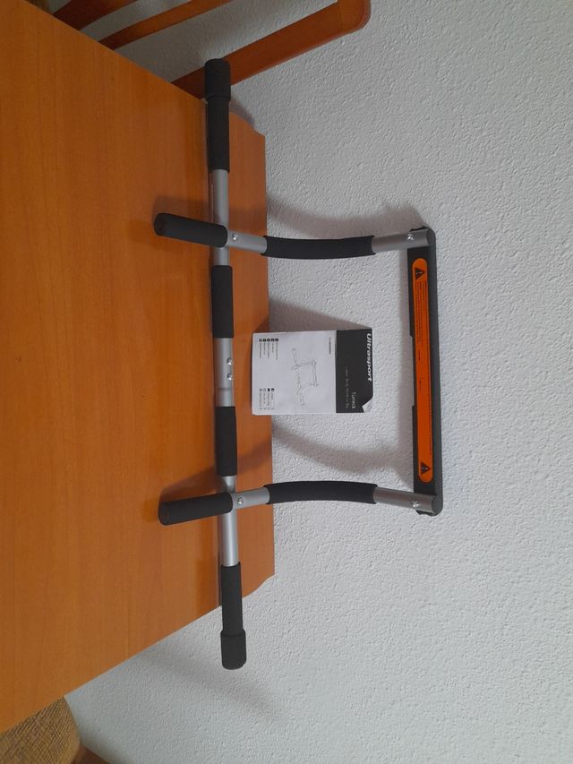 Upper body workout bar