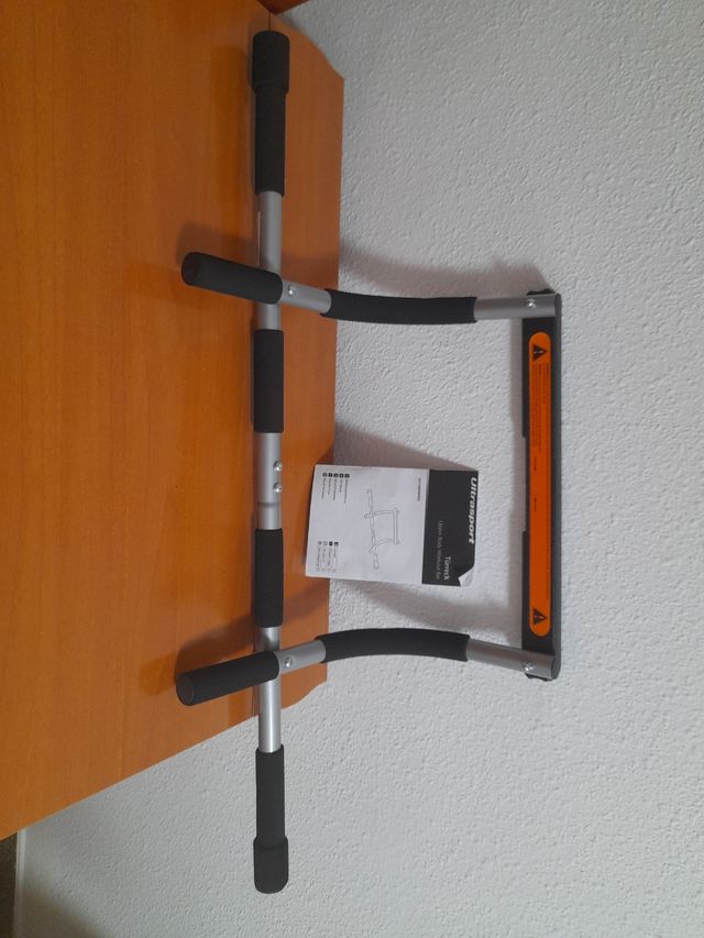 Upper body workout bar