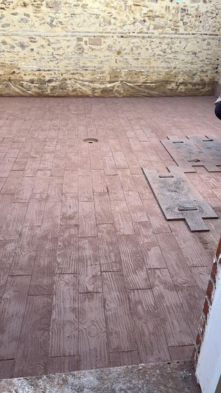 Montaje de suelos hormigon estampado