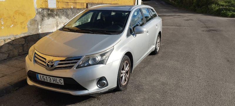 Toyota Avensis 2012 - foto 1