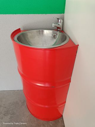 Bidón con grifo esquinero