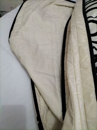 Edredón flores terciopelo y 2 caídas