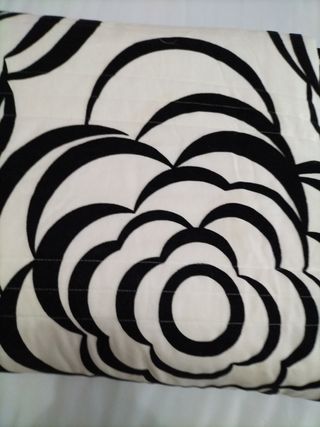 Edredón flores terciopelo y 2 caídas