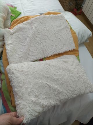 Edredón flores terciopelo y 2 caídas