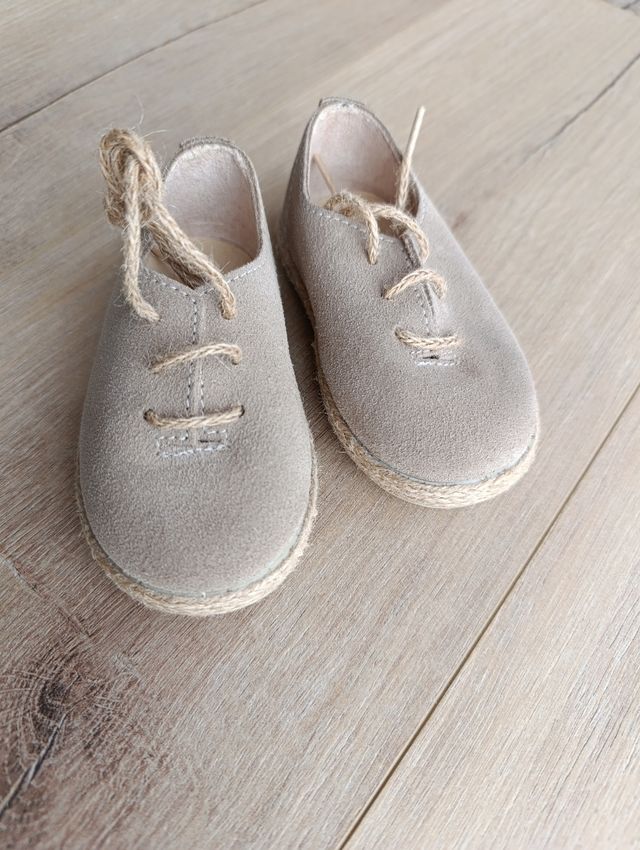 Zapatos NUEVOS bebé talla 19 Batilas