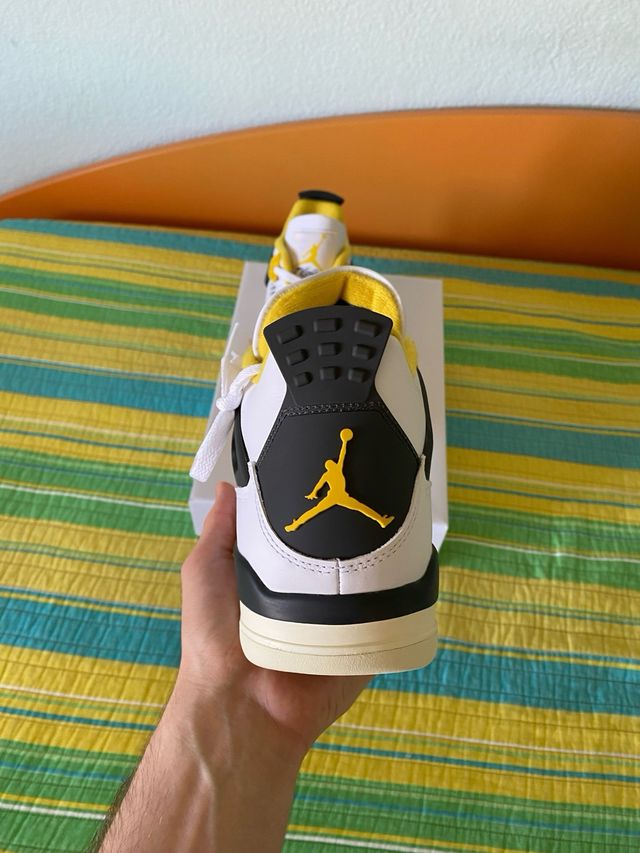 Jordan 4 vivid sulfur