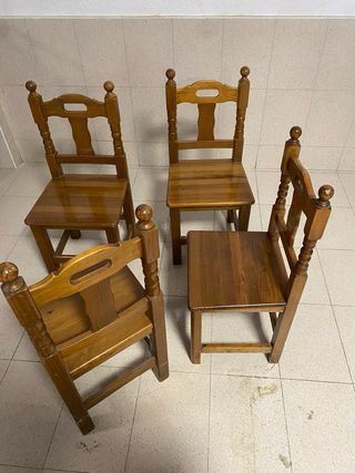 Conjunto mesa y 4 sillas madera