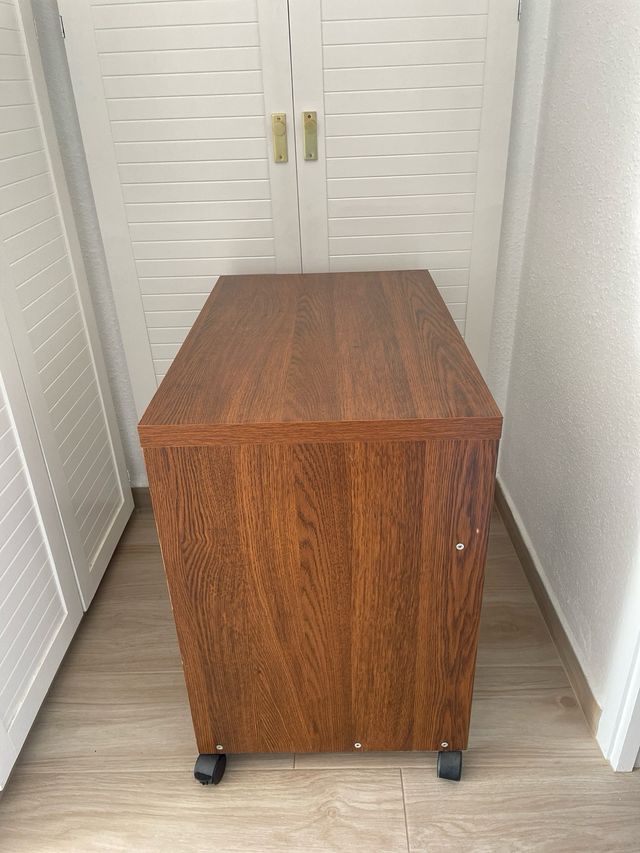 Escritorio de Madera con Ruedas