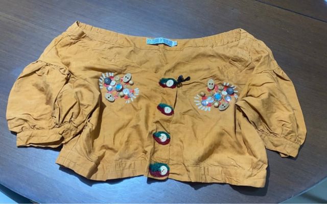 Top corto Vintage in seta con applicazioni a mano