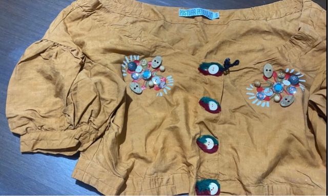 Top corto Vintage in seta con applicazioni a mano