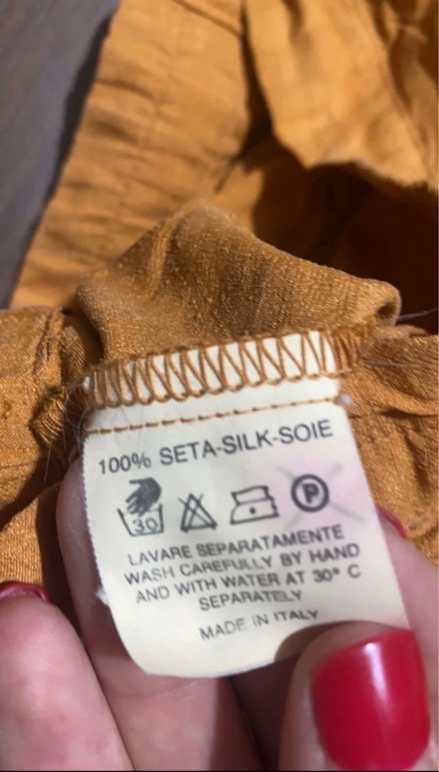 Top corto Vintage in seta con applicazioni a mano