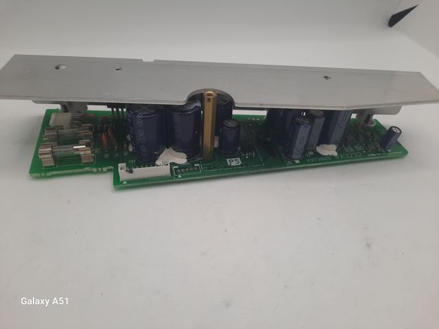 FUENTE DE ALIMENTACIÓN YAMAHA MG12/4