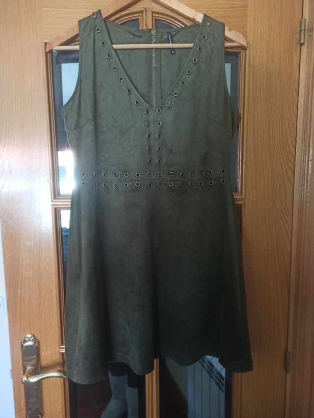 Vestido sin uso. Stradivarius