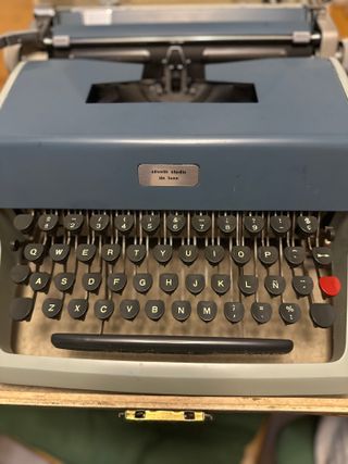 Antigua Máquina de escribir Olivetti
