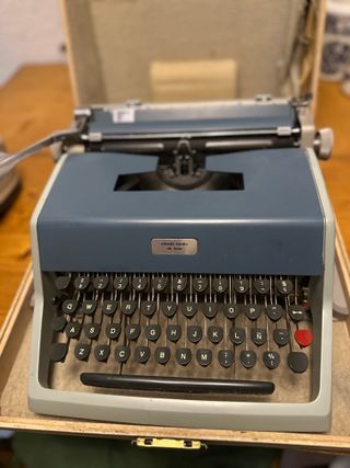 Antigua Máquina de escribir Olivetti