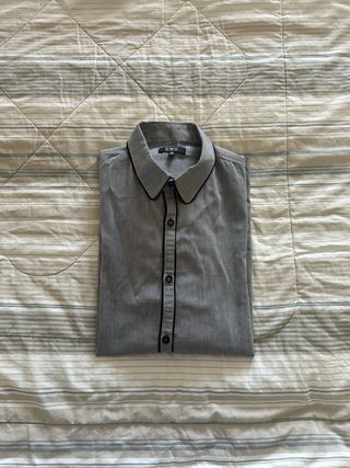 Camicia grigia con dettagli neri C’N’C