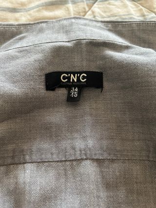 Camicia grigia con dettagli neri C’N’C