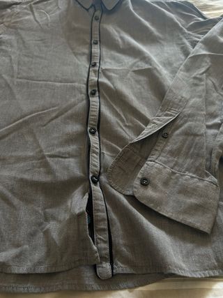 Camicia grigia con dettagli neri C’N’C