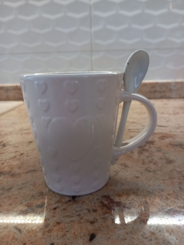 Tazza ceramica con cucchiaino