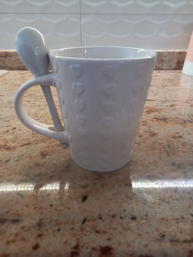 Tazza ceramica con cucchiaino