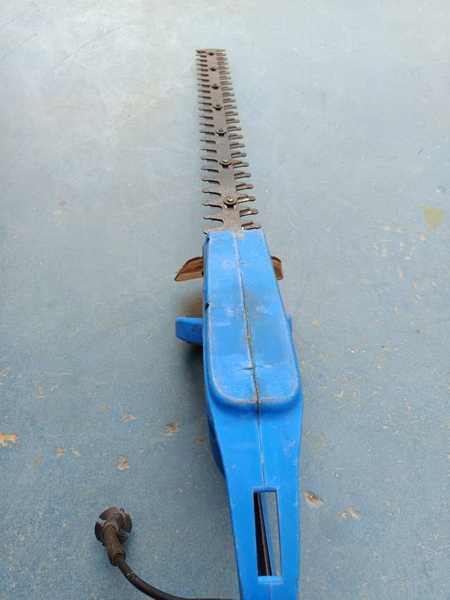 Cortasetos eléctrico