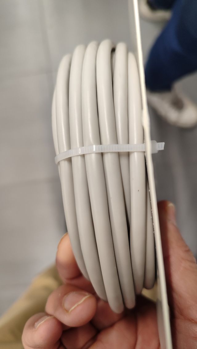 Cables internet y HDMI 