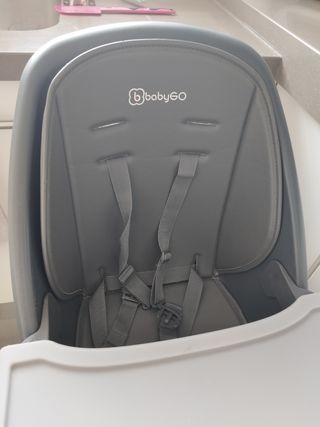 Trona BabyGo prácticamente nueva 