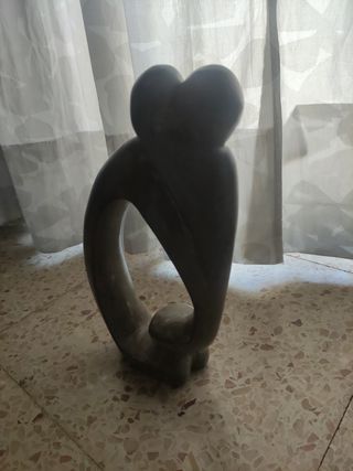 Figura abrazos de pieda