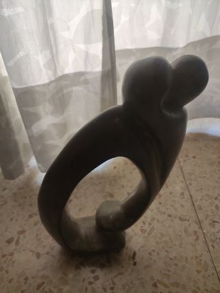 Figura abrazos de pieda