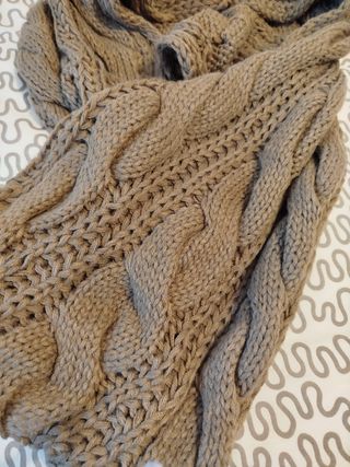 Cuello de punto marrón