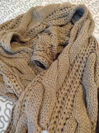 Cuello de punto marrón