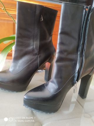 Botin piel alto Zara