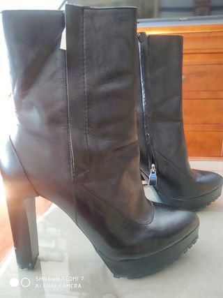 Botin piel alto Zara