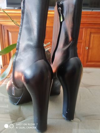 Botin piel alto Zara