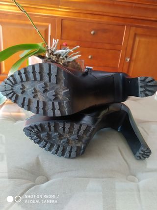 Botin piel alto Zara