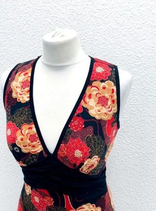 Vestido rojo y negro retro ajustado floral