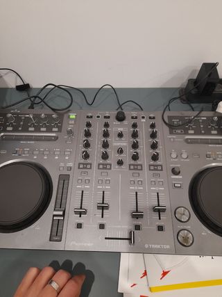 Pionner dj DDJ T1 + licencia traktor Pro 4